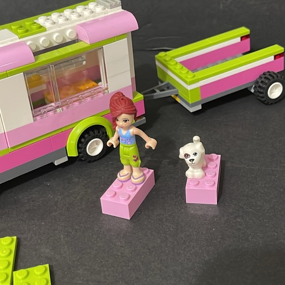 LEGO AND FRIENDS ADVENTURE CAMPER AND CAR - Picture 3 of 9